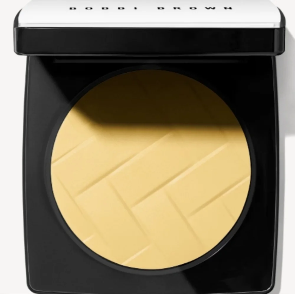 BOBBI BROWN Yellow Vitamin Enriched Pressed Powder